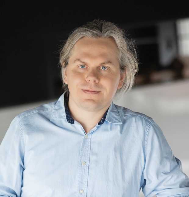 Adam Szumilas.